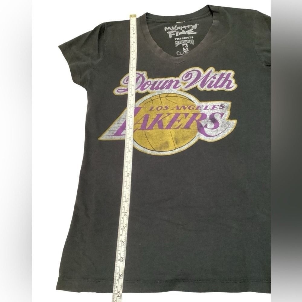 Mighty Fine NBA Hardwood Classics Los Angeles Lakers V-Neck Graphic Tee Black M - Picture 7 of 8